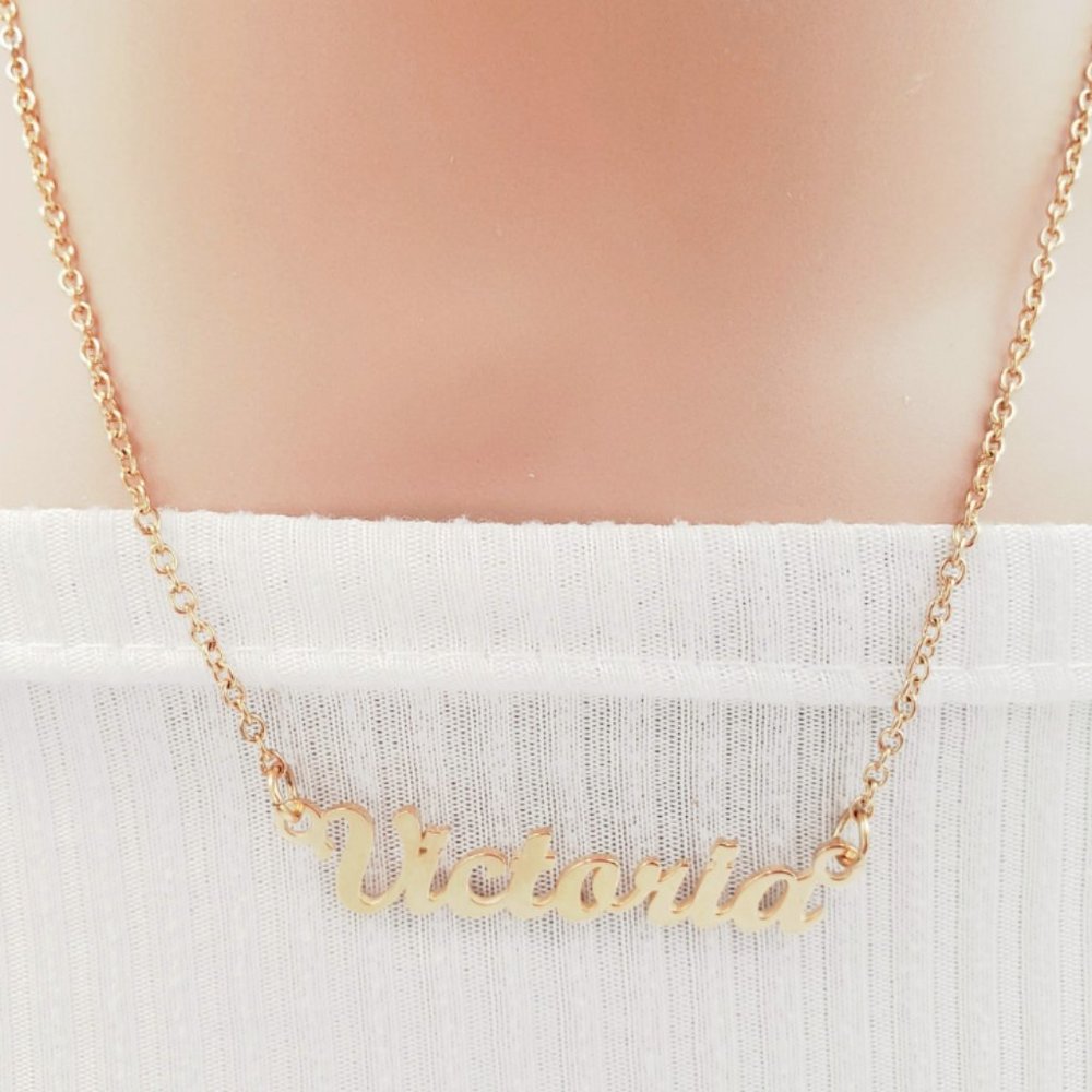 Victoria name necklace